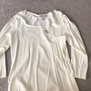 New with tags 3/4 sleeve stretchy blouse